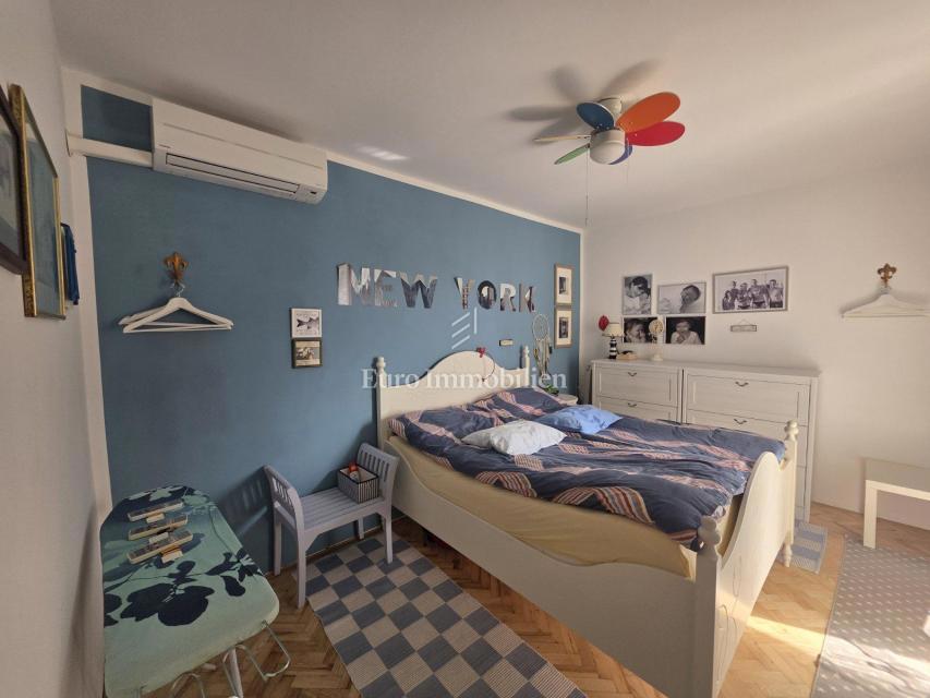 Stanovanje z dvoriščem in garažo na odlični lokaciji