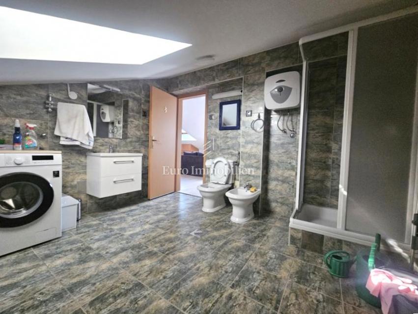 Stanovanje/Apartmani Malinska, Malinska-Dubašnica, 110,44m2