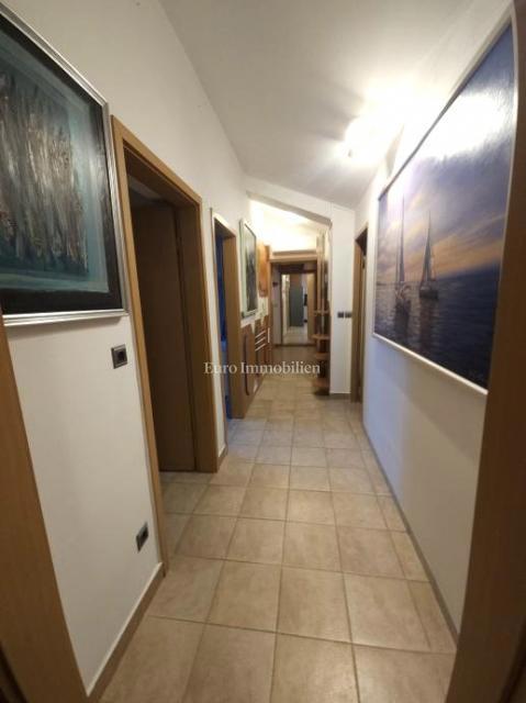 Stanovanje/Apartmani Malinska, Malinska-Dubašnica, 110,44m2