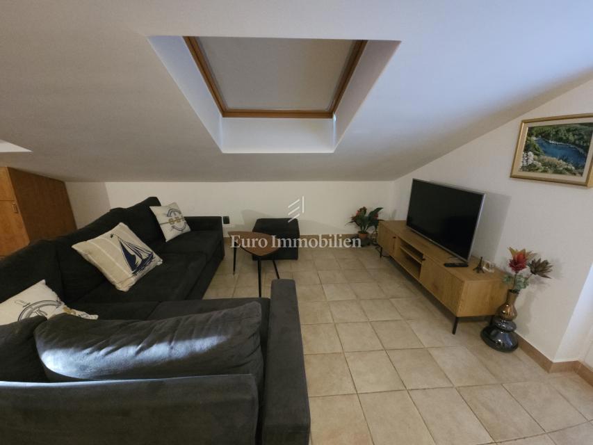 Stanovanje/Apartmani Malinska, Malinska-Dubašnica, 110,44m2