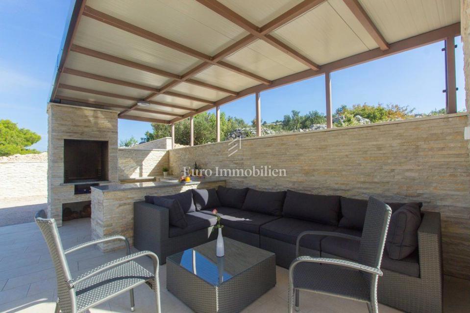 Murter – Luksuzna vila z bazenom in pogledom Kornati