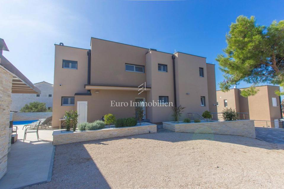 Murter – Luksuzna vila z bazenom in pogledom Kornati