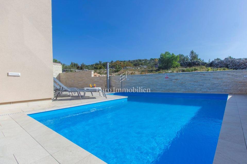 Murter – Luksuzna vila z bazenom in pogledom Kornati