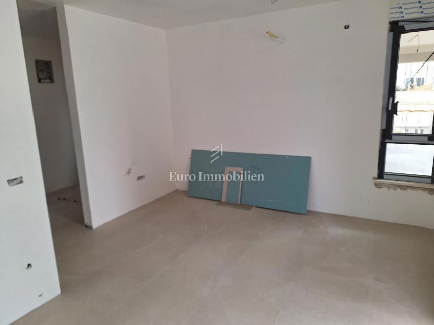 Novalja – 2-sobno stanovanje z vrtom, pritličje