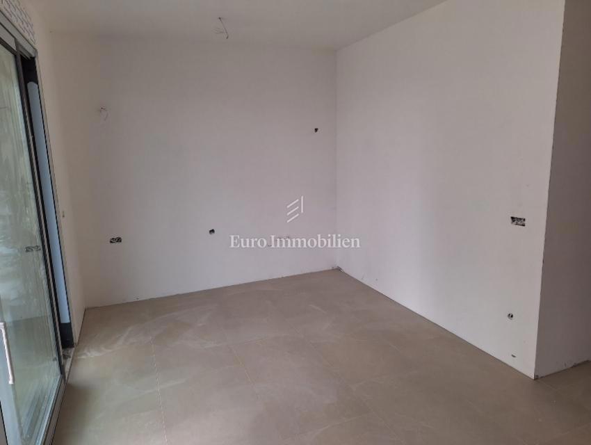 Novalja – 2-sobno stanovanje z vrtom, pritličje