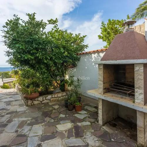 Hiša z dvema apartmajema in panoramskim razgledom na morje