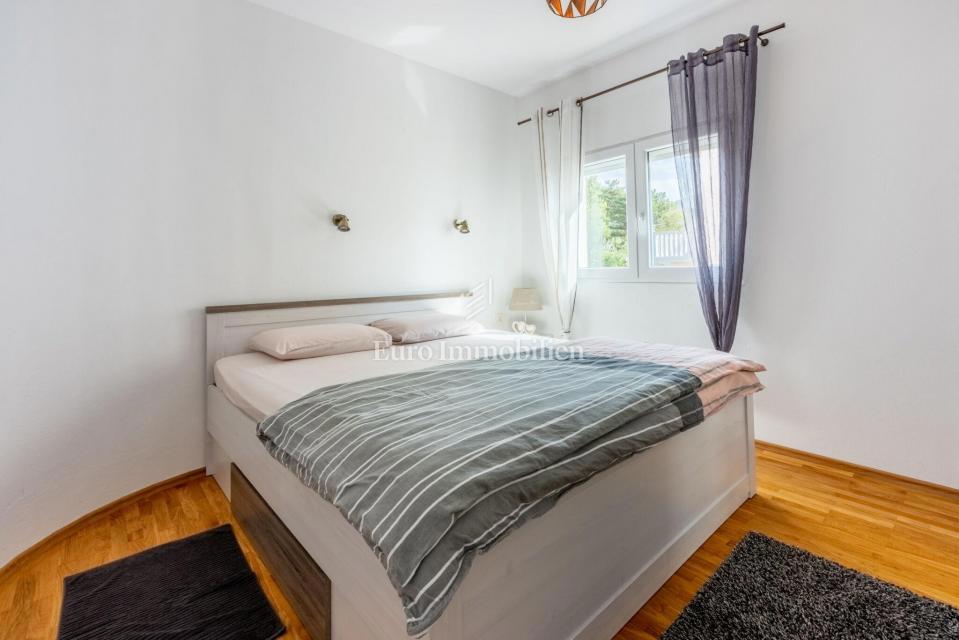 Hiša z dvema apartmajema in panoramskim razgledom na morje