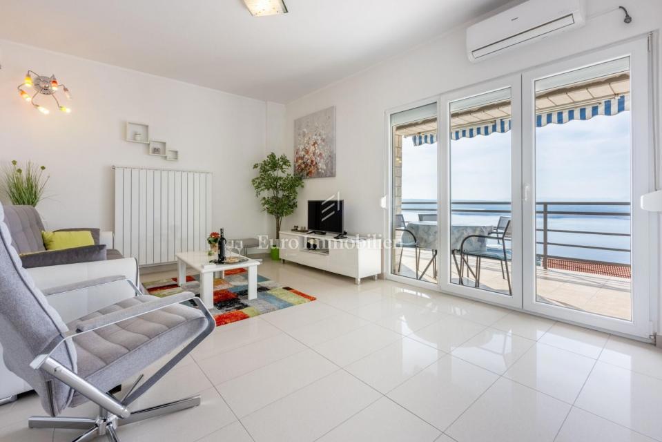 Hiša z dvema apartmajema in panoramskim razgledom na morje