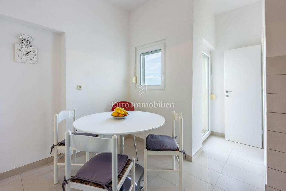 Hiša z dvema apartmajema in panoramskim razgledom na morje