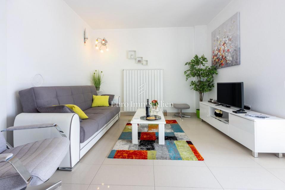 Hiša z dvema apartmajema in panoramskim razgledom na morje