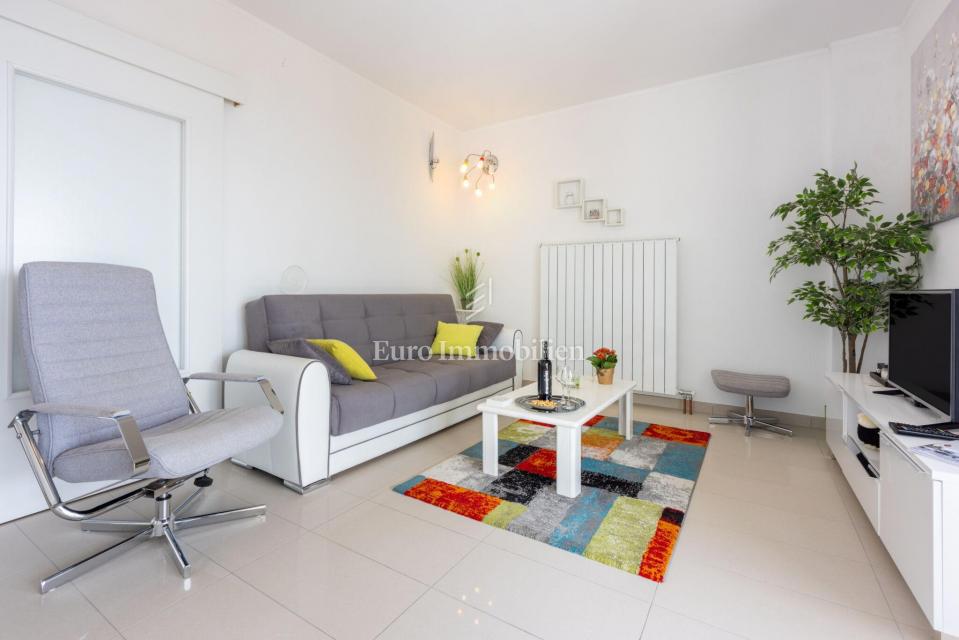 Hiša z dvema apartmajema in panoramskim razgledom na morje