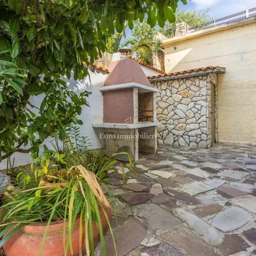 Hiša z dvema apartmajema in panoramskim razgledom na morje