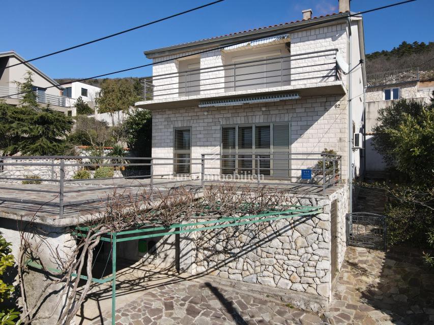 Hiša z dvema apartmajema in panoramskim razgledom na morje