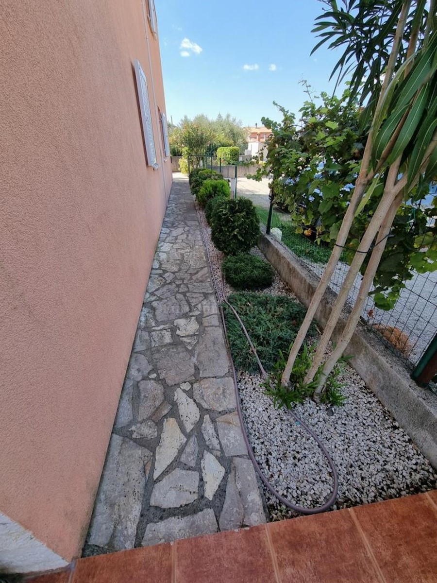 Kuća u nizu s okućnicom, šira okolica Poreča