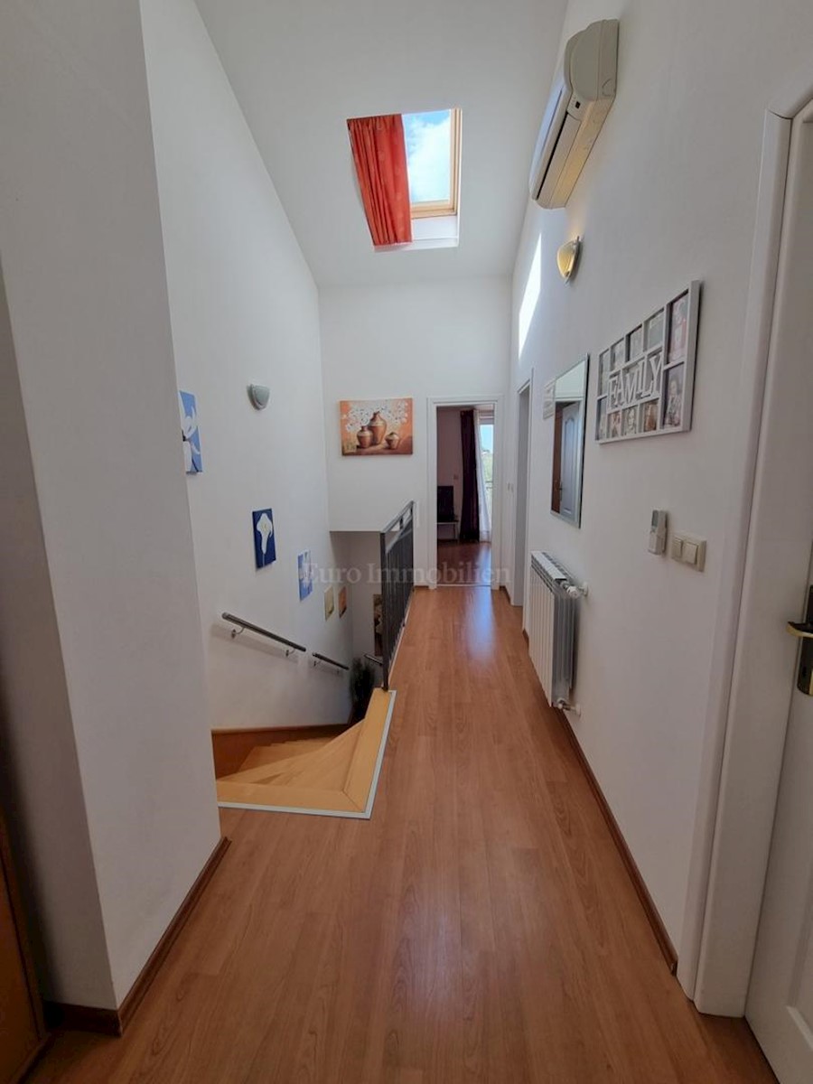 Kuća u nizu s okućnicom, šira okolica Poreča
