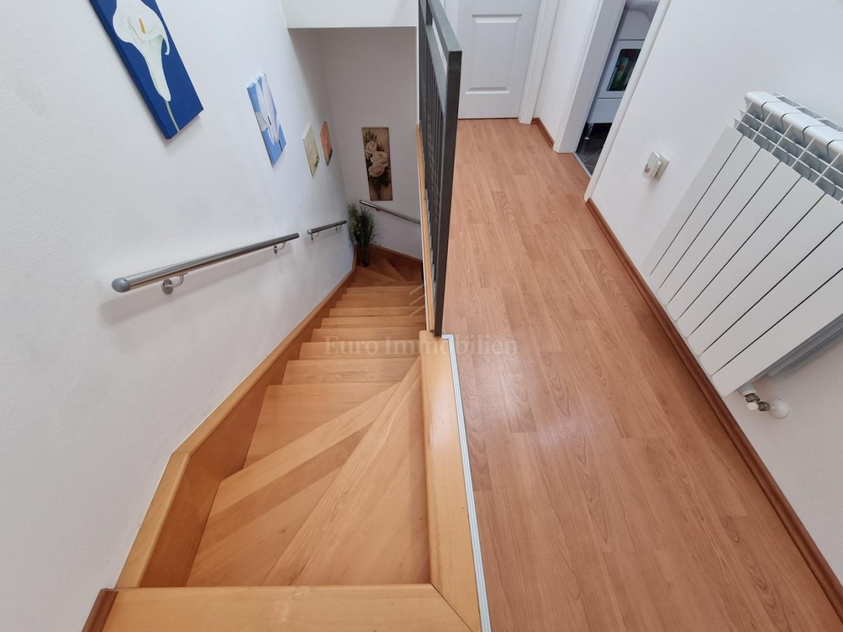 Kuća u nizu s okućnicom, šira okolica Poreča