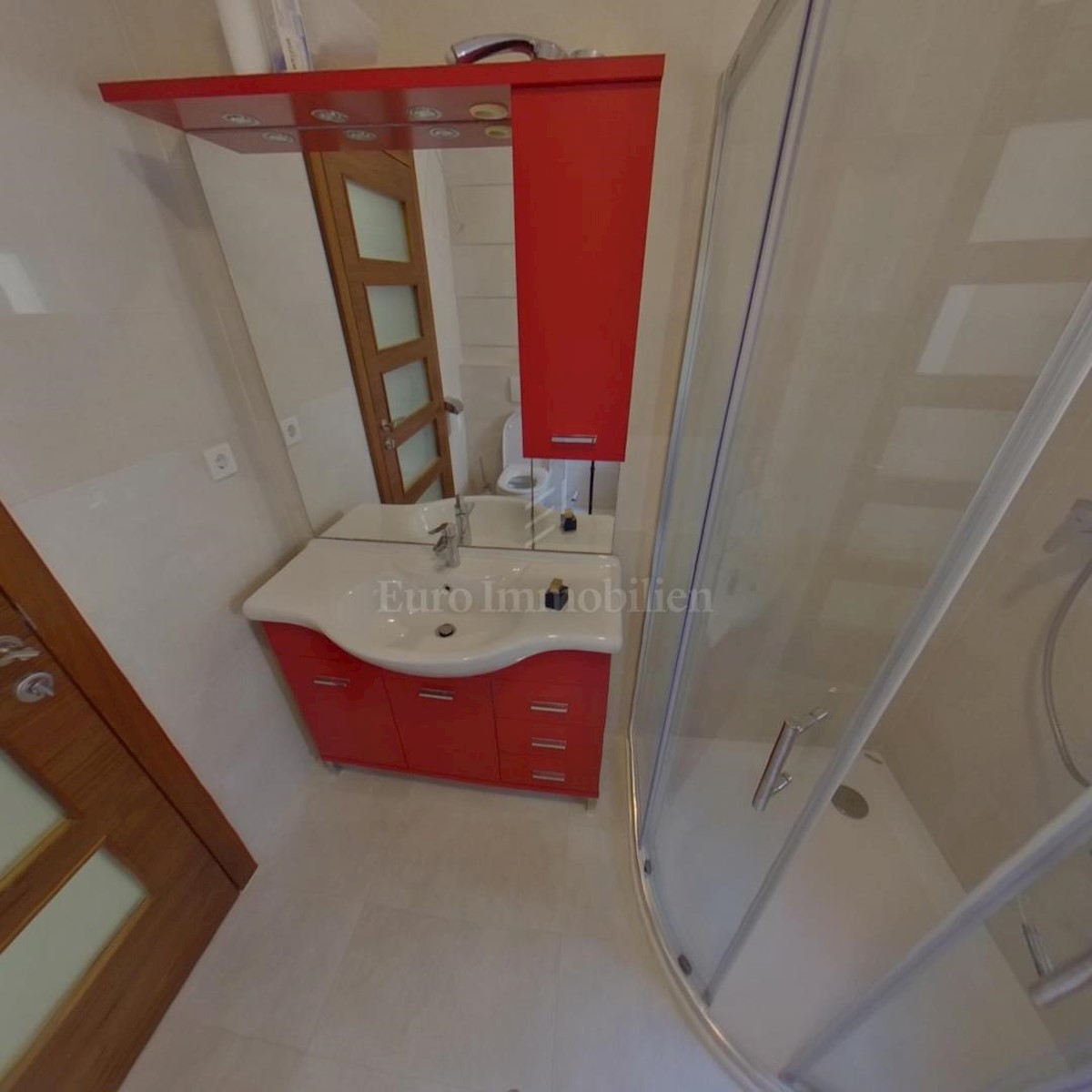 Vrhunski apartman s bazenom, prvi red do mora!