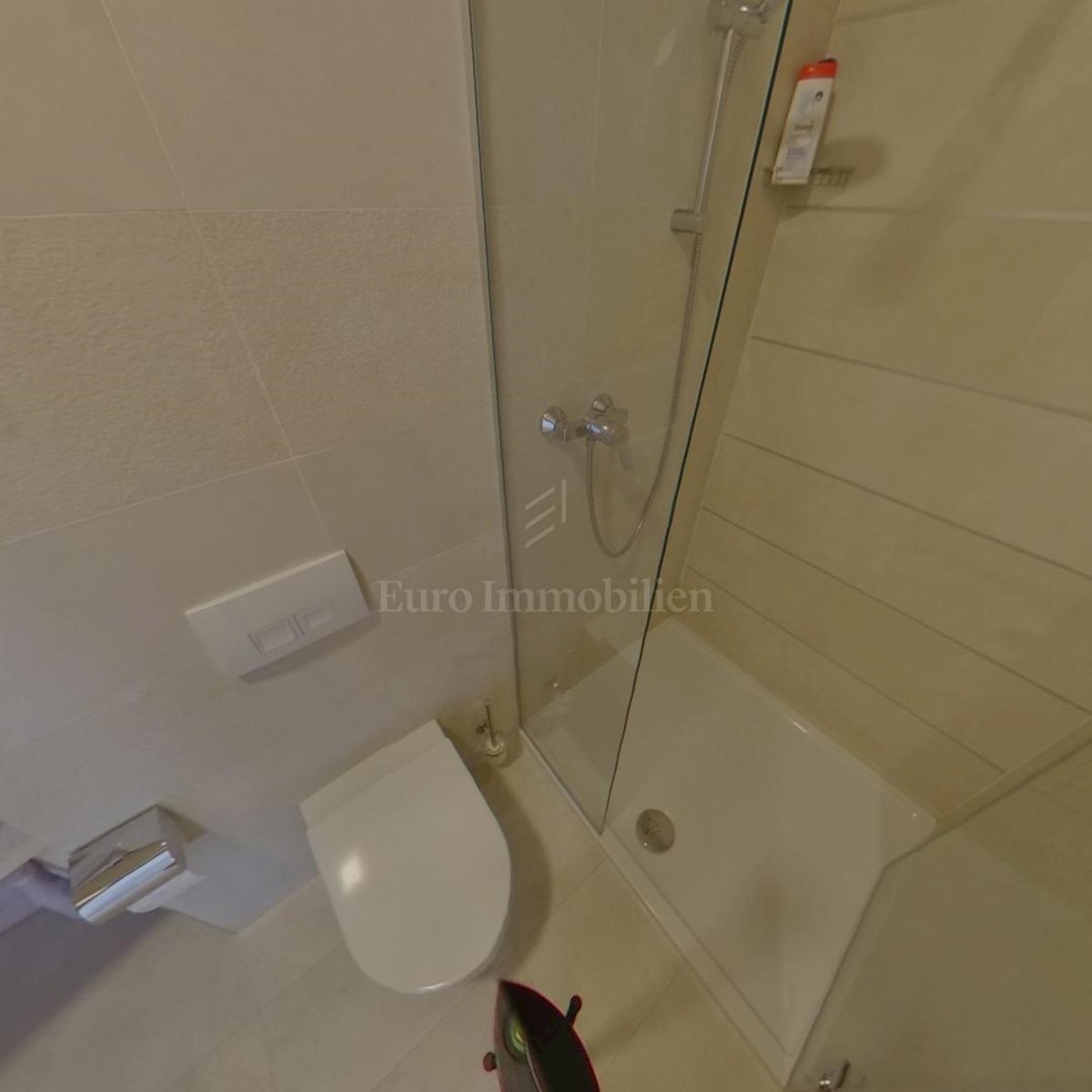 Vrhunski apartman s bazenom, prvi red do mora!