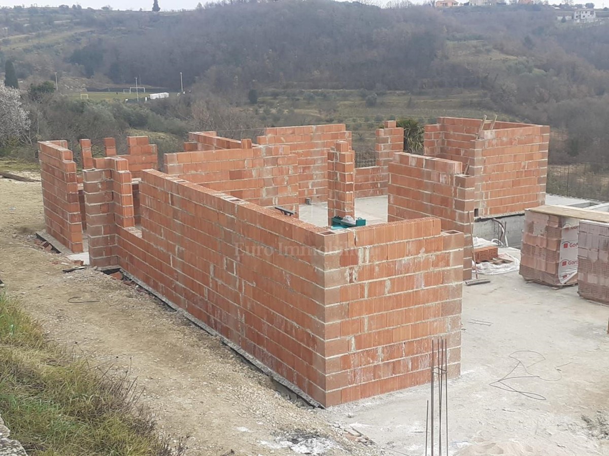 Samostojna vila z bazenom v mirnem in tipičnem istrskem okolju, pogled na morje