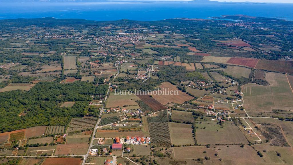 Istra, Medulin, samostojeća prizemnica s bazenom