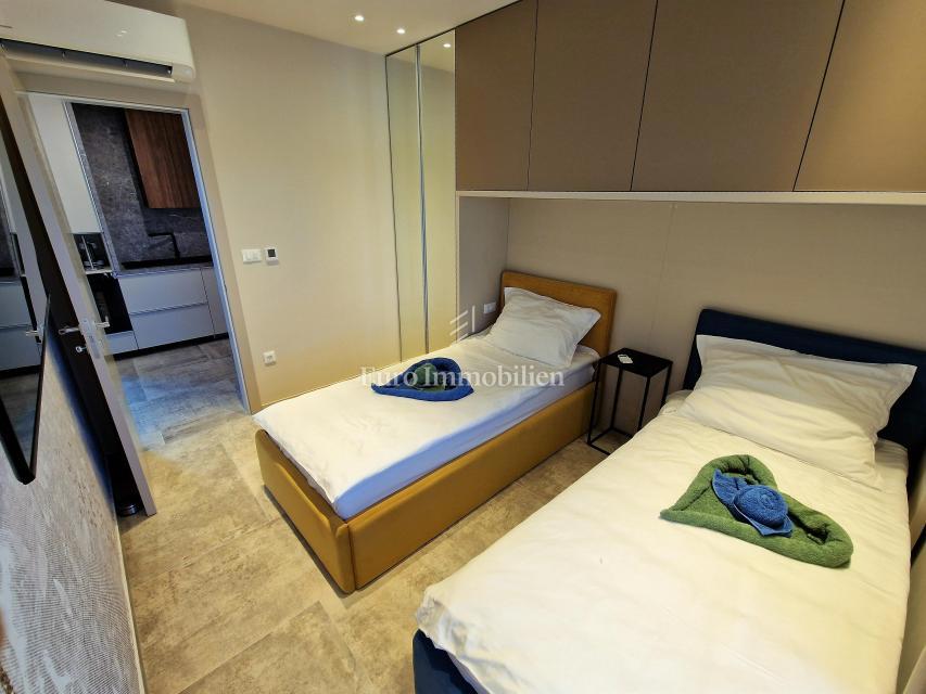 Moderno opremljen apartma z bazenom in pogledom na morje, Njivice - otok Krk