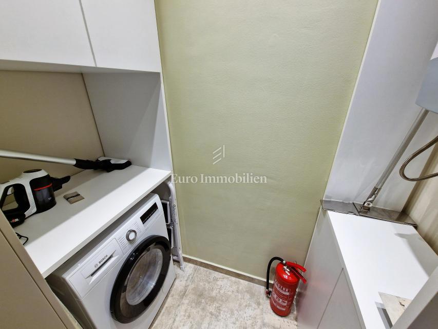 Moderno opremljen apartma z bazenom in pogledom na morje, Njivice - otok Krk