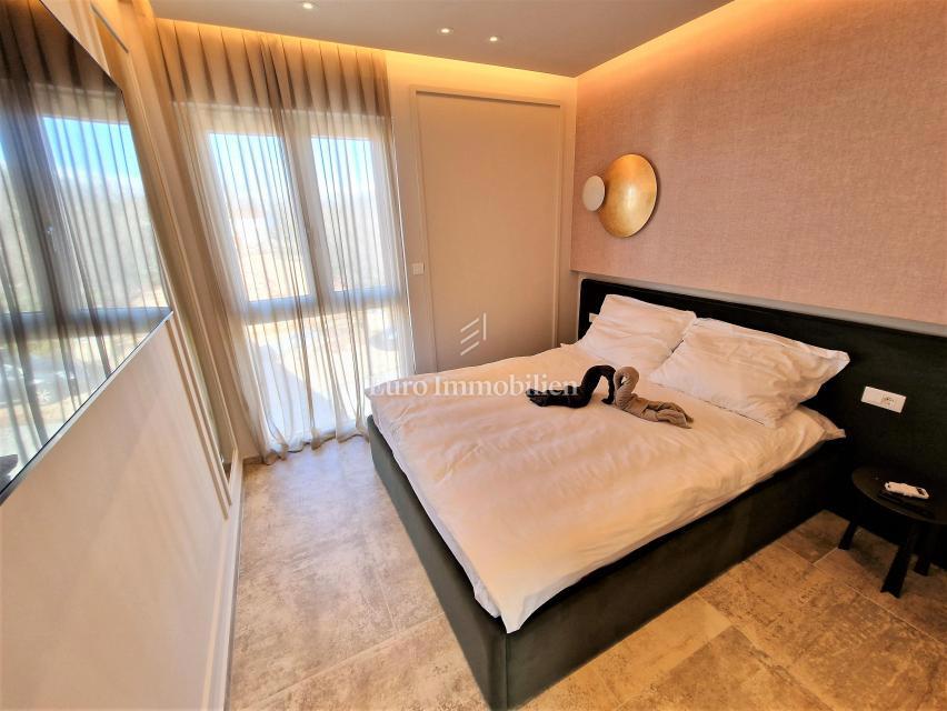 Moderno opremljen apartma z bazenom in pogledom na morje, Njivice - otok Krk