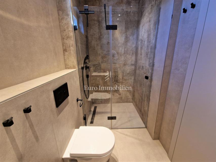 Moderno opremljen apartma z bazenom in pogledom na morje, Njivice - otok Krk