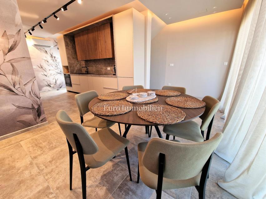 Moderno opremljen apartma z bazenom in pogledom na morje, Njivice - otok Krk