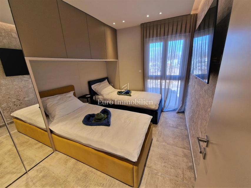 Moderno opremljen apartma z bazenom in pogledom na morje, Njivice - otok Krk