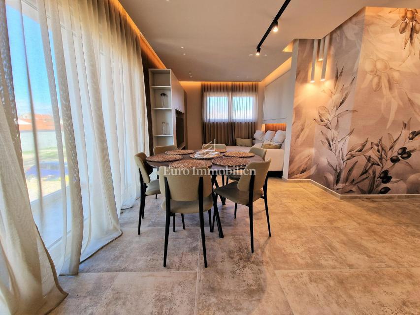 Moderno opremljen apartma z bazenom in pogledom na morje, Njivice - otok Krk