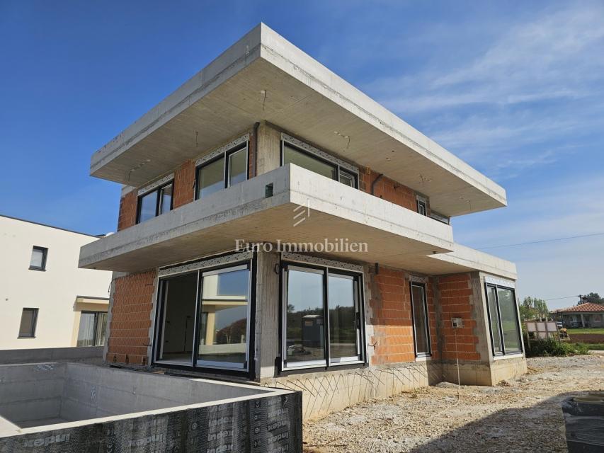 Poreč - novozgrajena hiša z wellnessom in bazenom