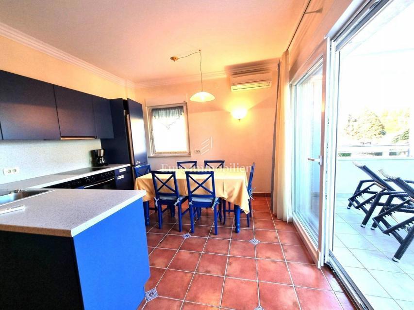 EKSKLUZIVNA LOKACIJA, Apartma z veliko teraso, 130 m od morja