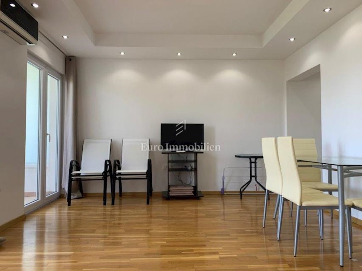 Prva vrsta do morja, apartma v Tučepih