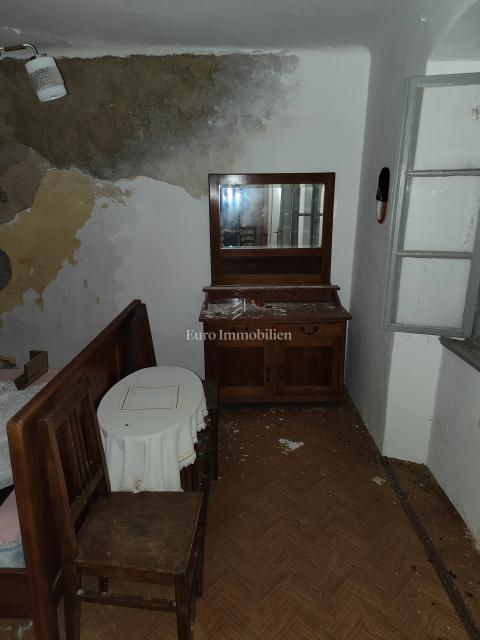 Hiša za popolno adaptacijo - Nerezine