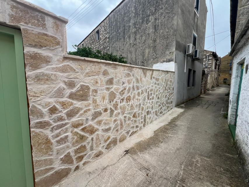 Rustikalna kamnita hiša - Sutomišćica, Ugljan