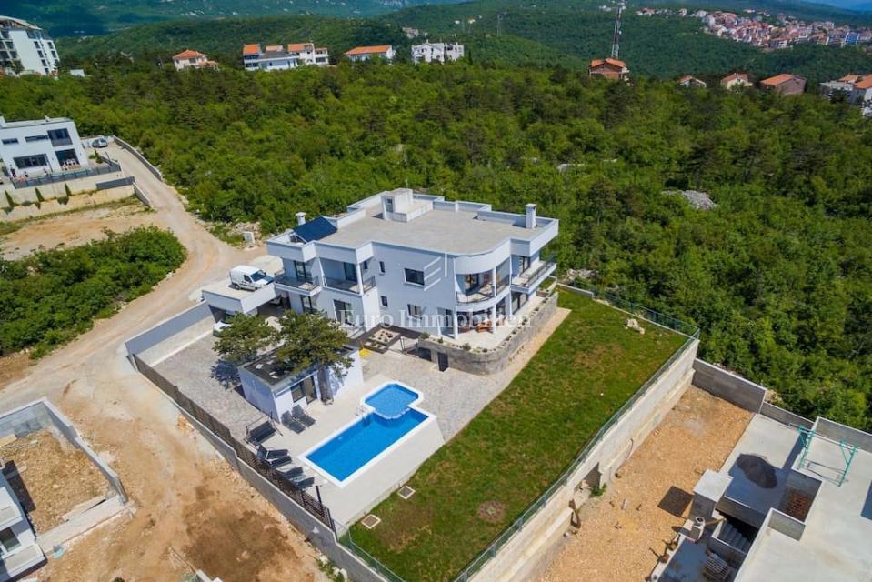 Samostojna hiša z bazenom Crikvenica
