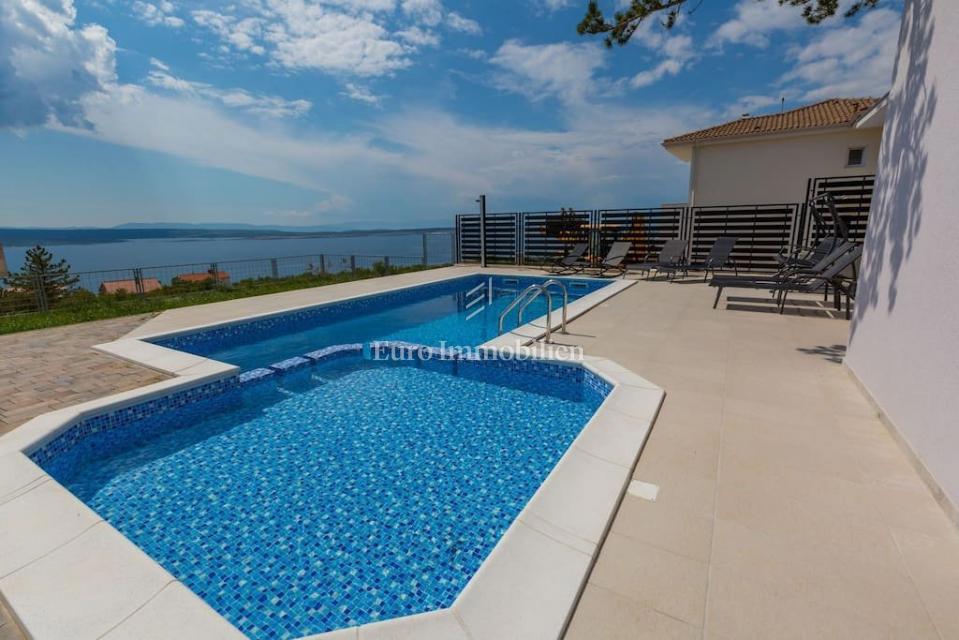 Samostojna hiša z bazenom Crikvenica