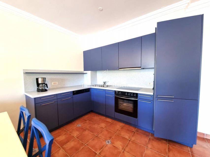 TOP LOKACIJA! Apartma z veliko teraso, 130 m od morja