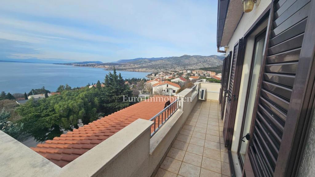 Klenovica hiša s sedmimi apartmaji