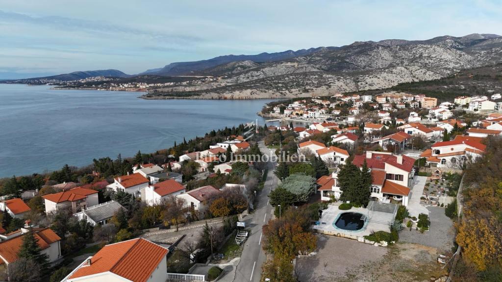 Klenovica hiša s sedmimi apartmaji