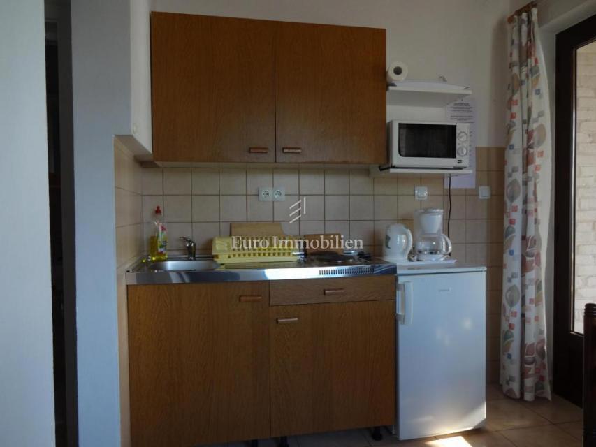 Klenovica hiša s sedmimi apartmaji
