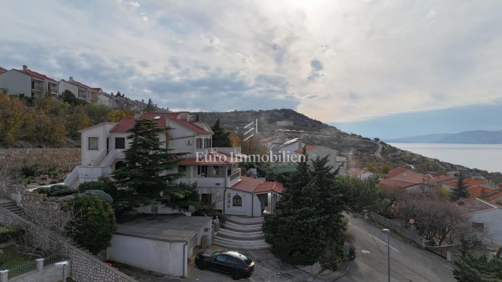 Klenovica hiša s sedmimi apartmaji