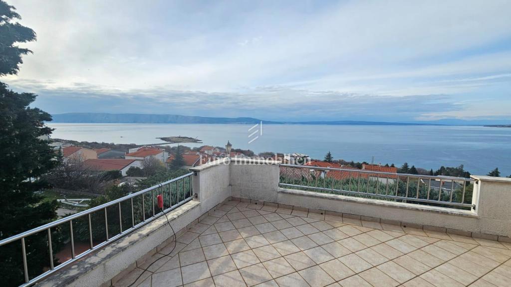 Klenovica hiša s sedmimi apartmaji