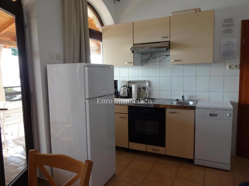 Klenovica hiša s sedmimi apartmaji