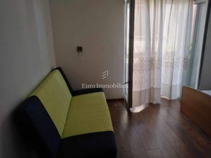 Novalja - samostojna hiša z 9 apartmaji