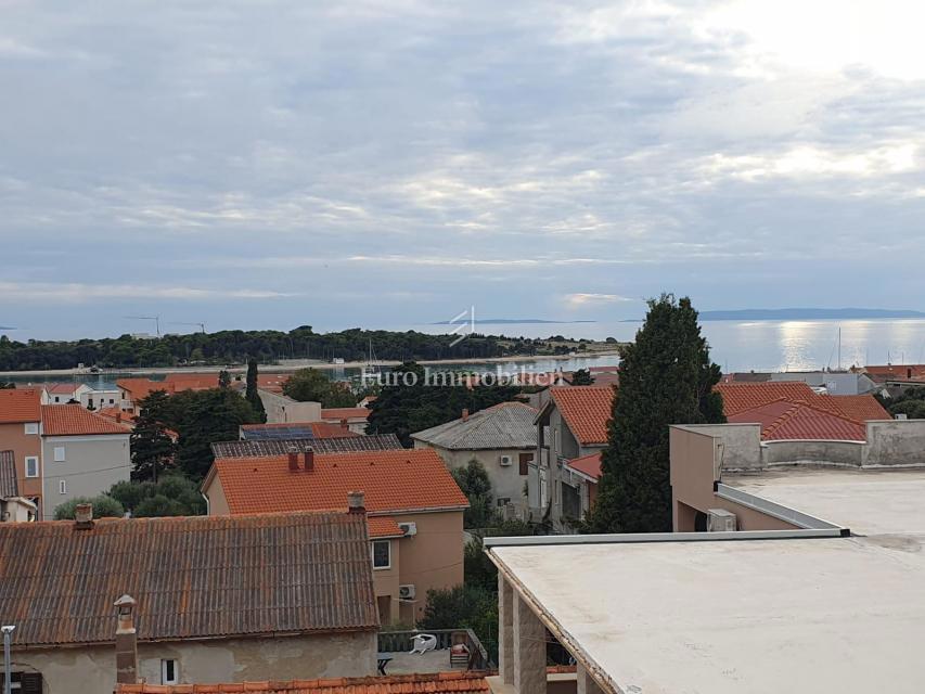 Novalja - samostojna hiša z 9 apartmaji
