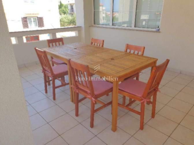 Novalja - samostojna hiša z 9 apartmaji