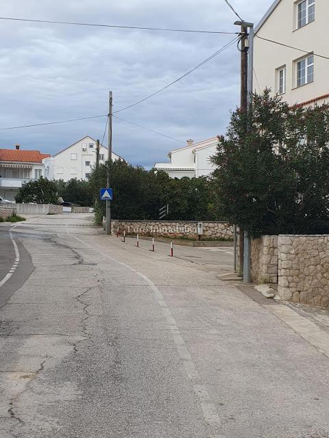 Novalja - samostojna hiša z 9 apartmaji