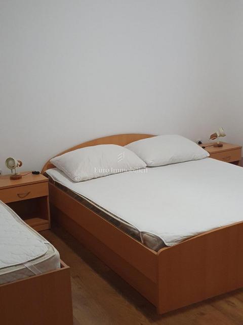 Novalja - samostojna hiša z 9 apartmaji